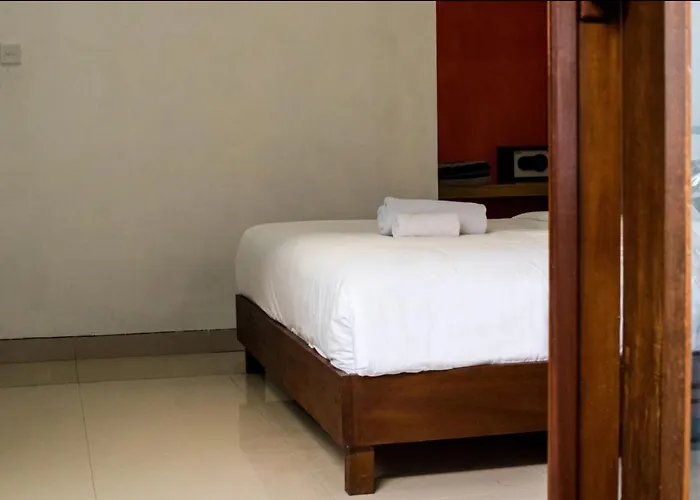 Canggu Ocean House Violet, Shared Pool - By Walk To The Beach!