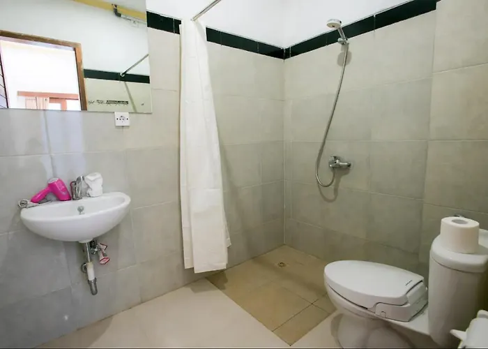 Canggu Ocean House Violet, Shared Pool - By Walk To The Beach! Canggu (Bali)