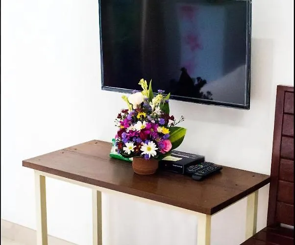 Canggu Ocean House Violet, Shared Pool - By Walk To The Beach! 3*