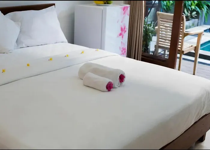 Canggu Ocean House Violet, Shared Pool - By Walk To The Beach! 3* Canggu (Bali)